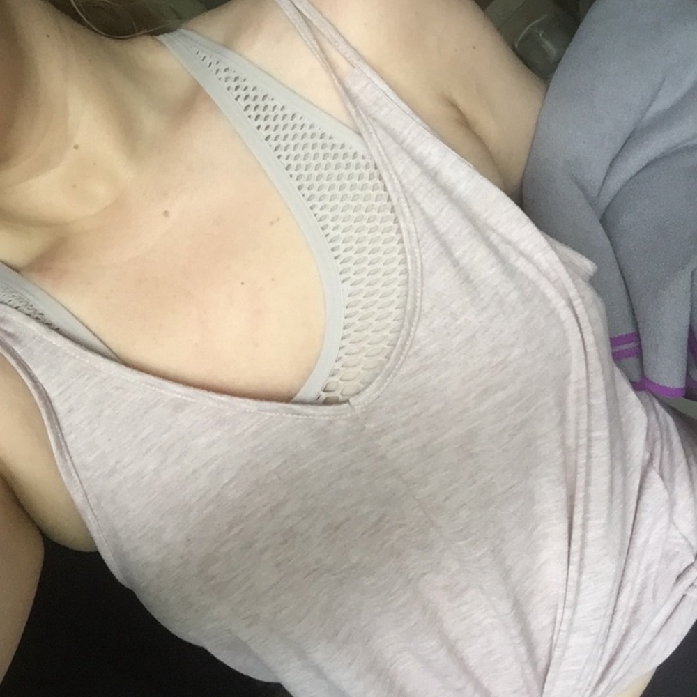 🆕 Victorias Secret mesh detail strappy low impact sports bra.